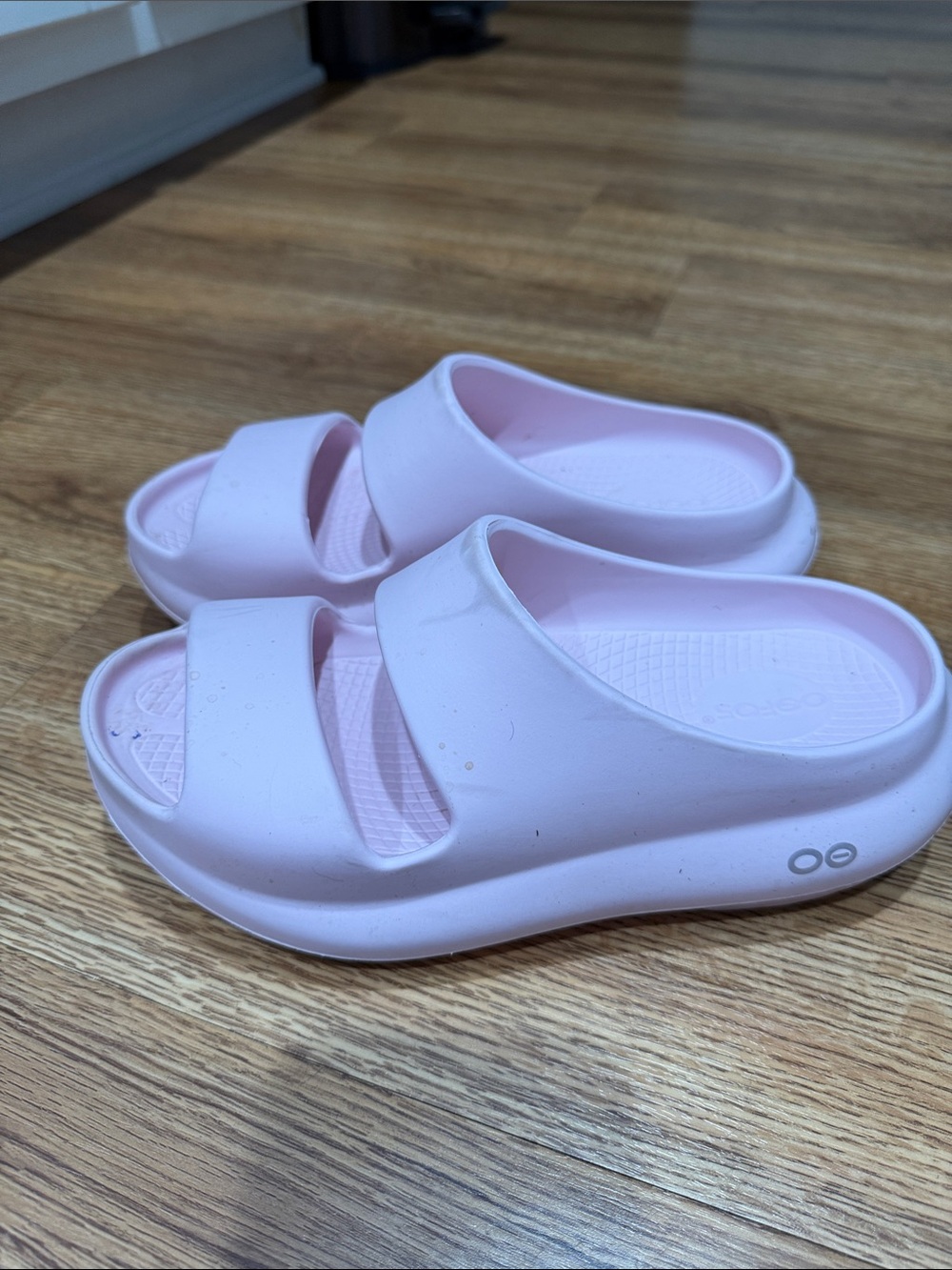 OOFOS Double Strap Slide Sandals in Light Pink